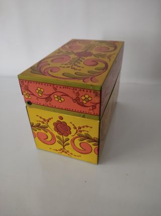 ANTIGUA LATA JABONES AVON