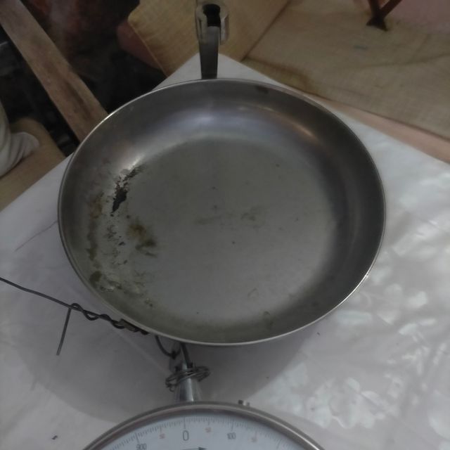 Bascula antigua colgada. Hazme una oferta