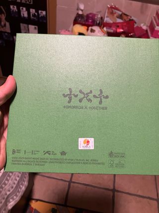 Libro + CD + poster del grupo Kpop TXT