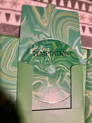 Libro + CD + poster del grupo Kpop TXT