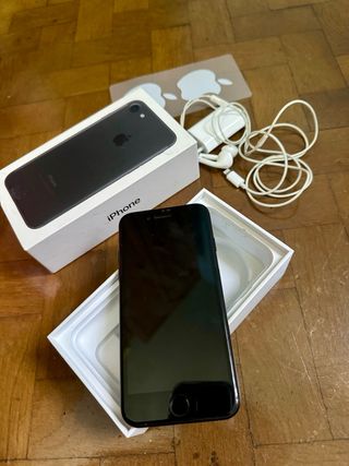 Iphone 7 negro + 18 fundas
