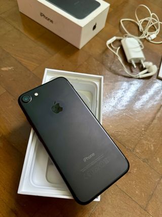 Iphone 7 negro + 18 fundas