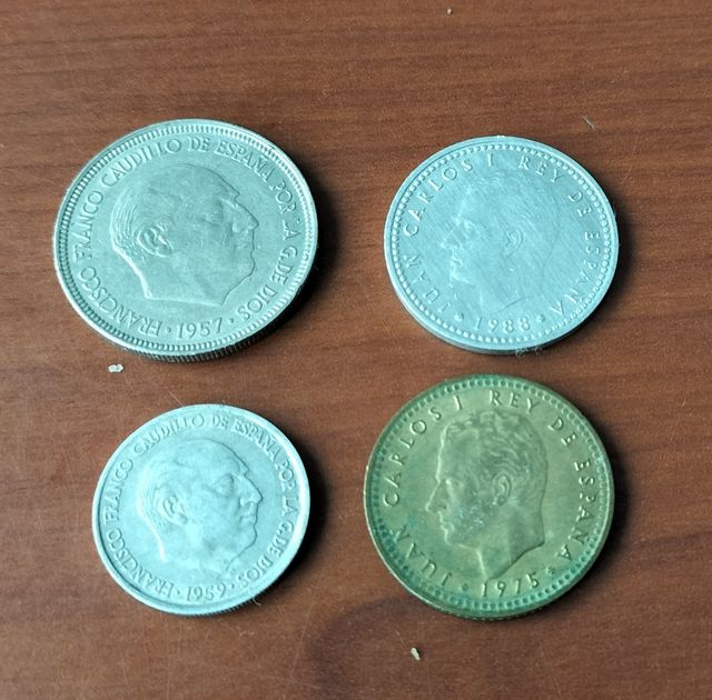 4 monedas antiguas distintas