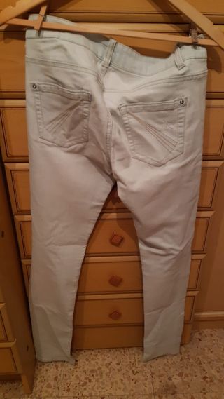pantalones vaqueros blancos talla M. Marca blanco
