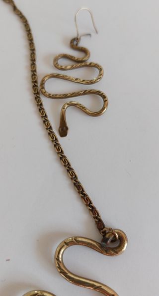 Juego de pendientes y gargantilla 