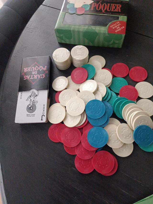 NUEVO:Póquer. Set de libro, cartas y fichas.
