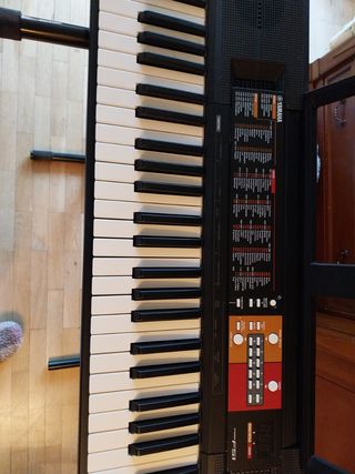 SOLO EL Teclado Yamaha PSRF51