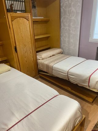 Mueble  madera maciza pino de dos camas y armario