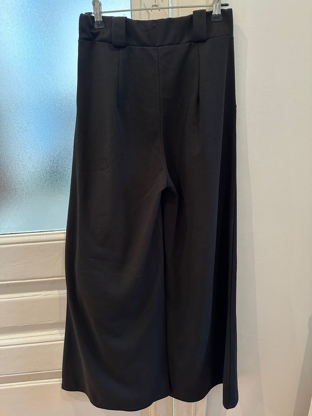 Pantalones negros campana