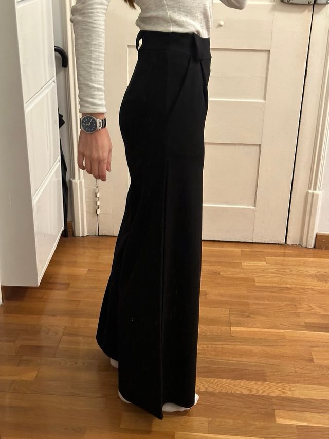 Pantalones negros campana