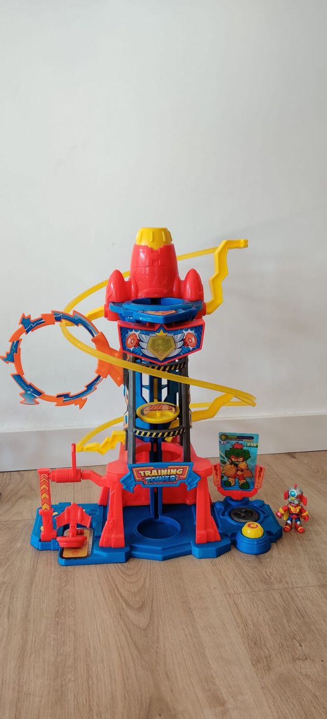 SUPERTHINGS - Torre de Entrenamiento
