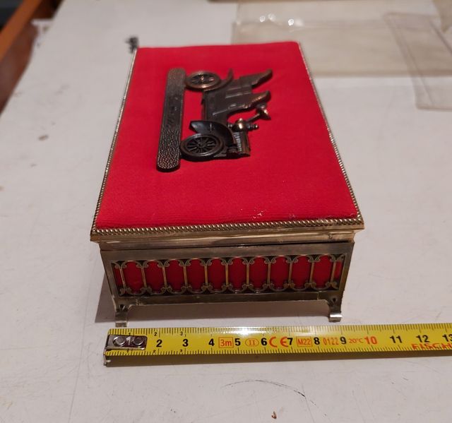 Caja antigua Cadillac