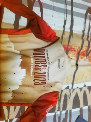 Se vende maillot talla M nuevo manga larga