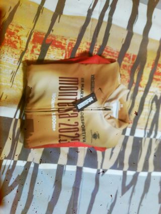 Se vende maillot talla M nuevo manga larga