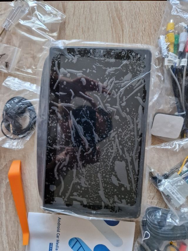 Pantalla mumtimedia y cámara trasera