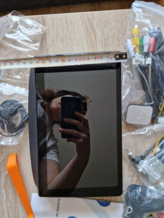 Pantalla mumtimedia y cámara trasera