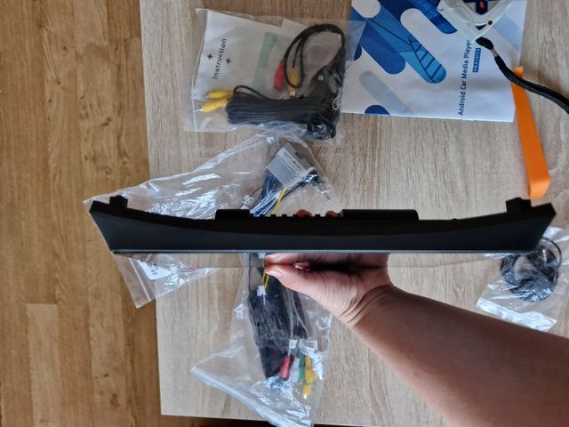 Pantalla mumtimedia y cámara trasera