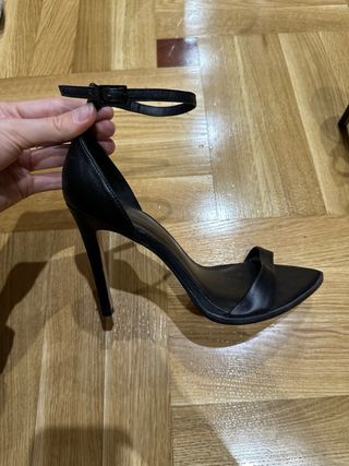 Sandalias negras de tacón