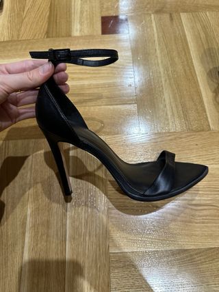 Sandalias negras de tacón