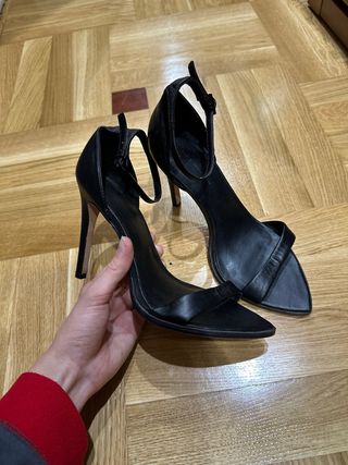 Sandalias negras de tacón