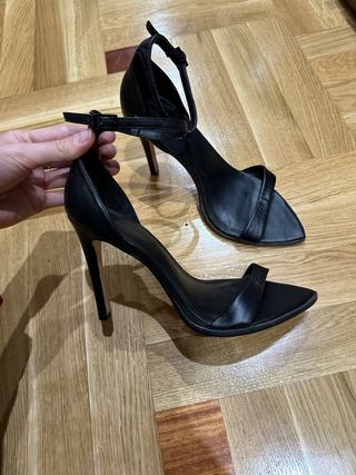 Sandalias negras de tacón