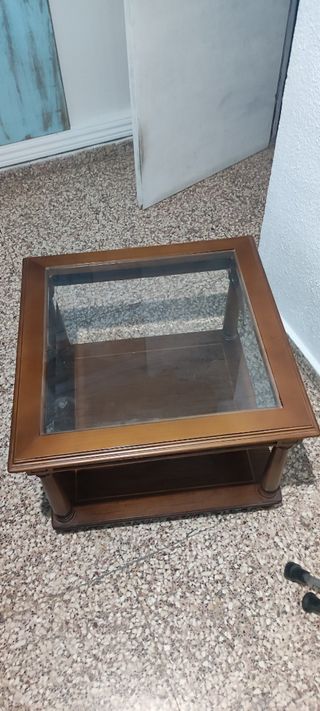 Mesa cuadrada pequeña