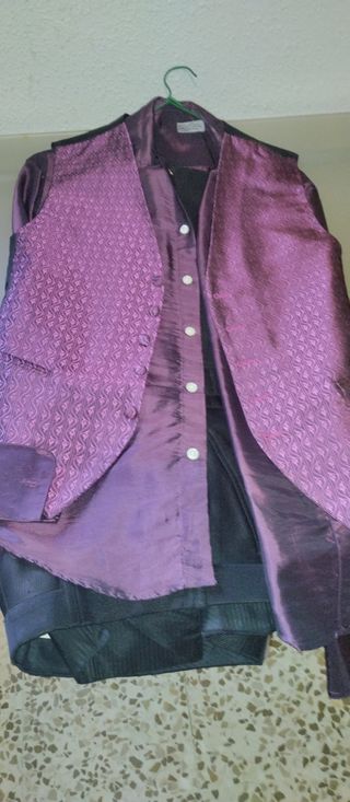 Traje de novio en perfecto estado