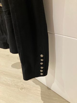 Chaqueta negra. Estilo militar