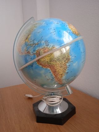 Globo terráqueo, del año 1982, vintage.