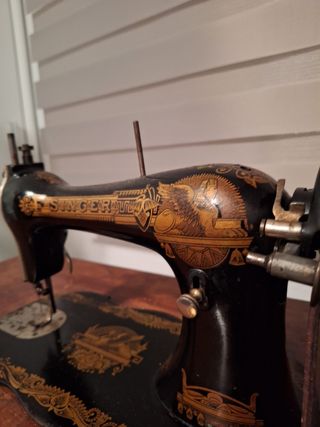 Maquina de coser SINGER antigua