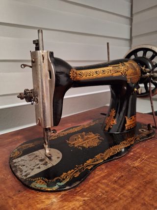 Maquina de coser SINGER antigua