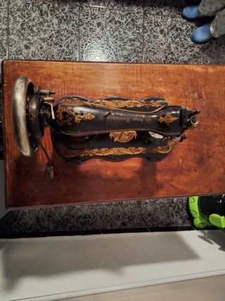 Maquina de coser SINGER antigua