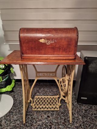 Maquina de coser SINGER antigua