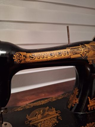 Maquina de coser SINGER antigua