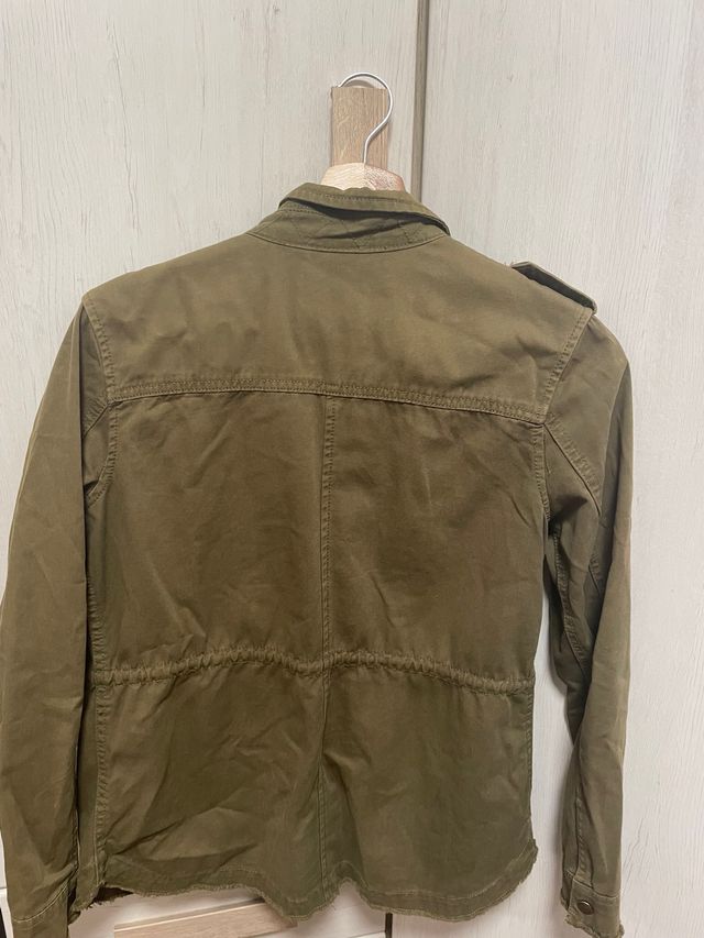 Chaqueta verde de bershka