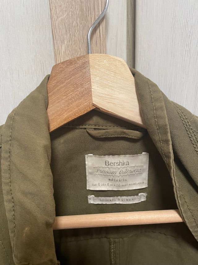 Chaqueta verde de bershka