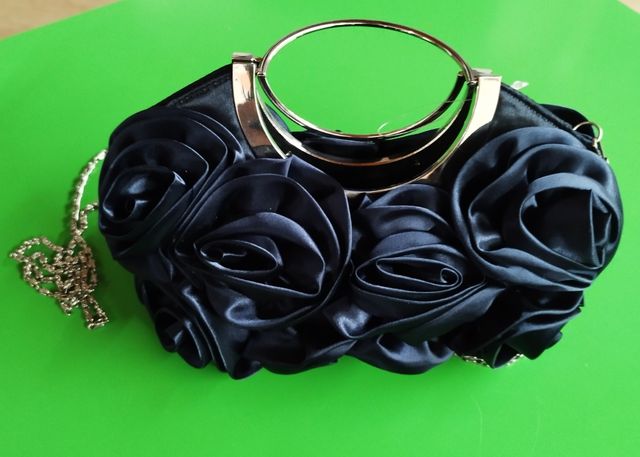 Borsetta Blu con catena lunga