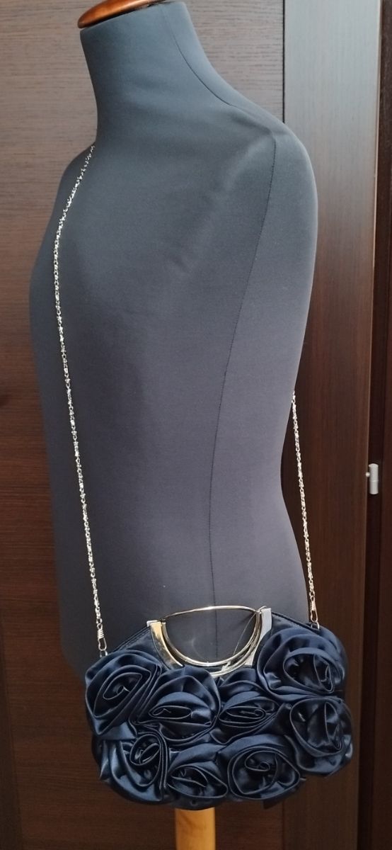 Borsetta Blu con catena lunga