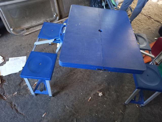 Mesa plegable para cuatro personas