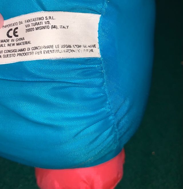 Peluche cane fucsia e blu