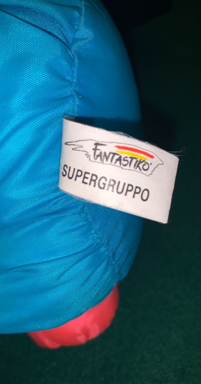 Peluche cane fucsia e blu