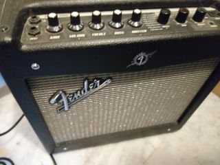 Pack guitarra eléctrica squier fender 