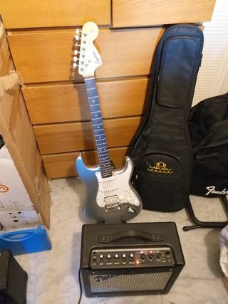 Pack guitarra eléctrica squier fender 