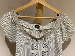 Blusa a rayas y con volantes