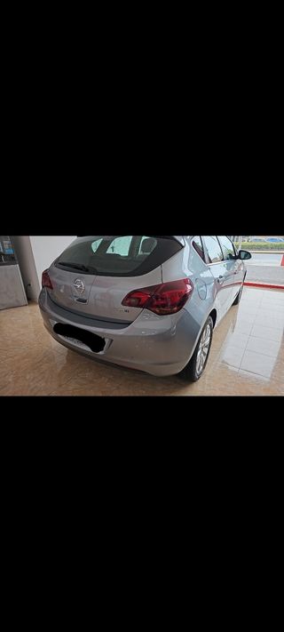 Opel Astra 2012