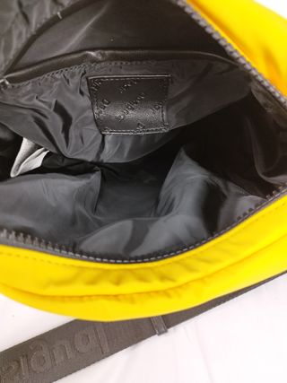 Bolso pequeño amarillo desigual 