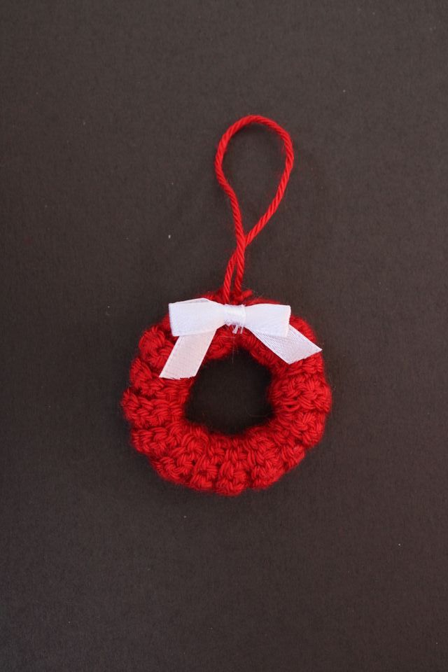 Ghirlanda fatta a mano all'uncinetto