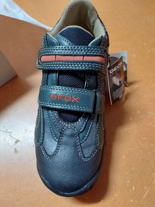 Zapatos Geox piel velcro T 34 Nuevas