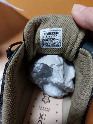 Zapatos Geox piel velcro T 34 Nuevas