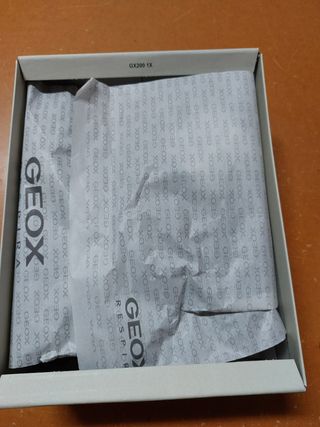 Zapatos Geox piel velcro T 34 Nuevas